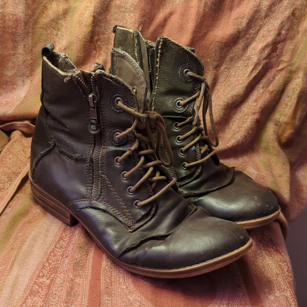 American Rage ankle boots in brown taupe, size 9